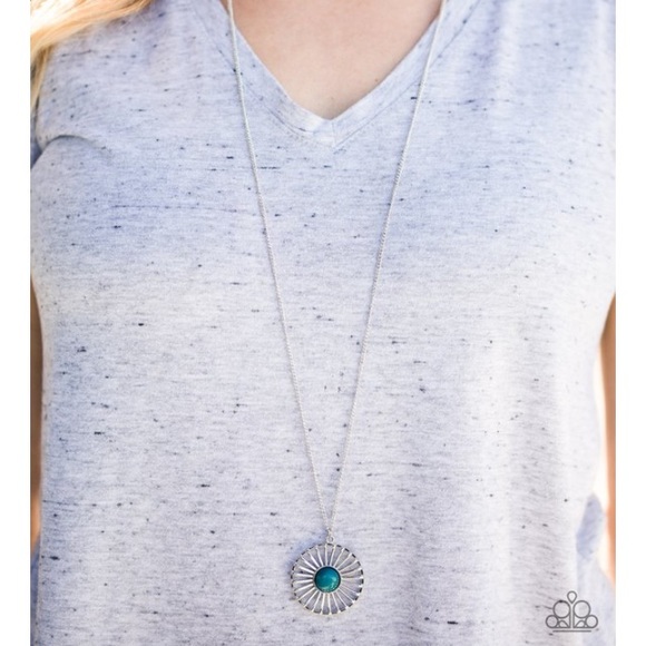 Blue and silver wheel necklace with earrings - Picture 2 of 2